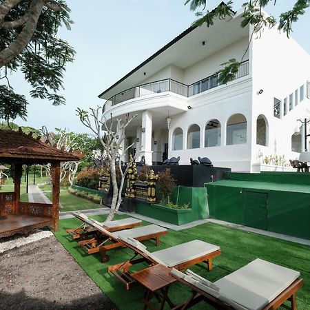 Flamingo Aquila Hotel Badung  Exterior photo