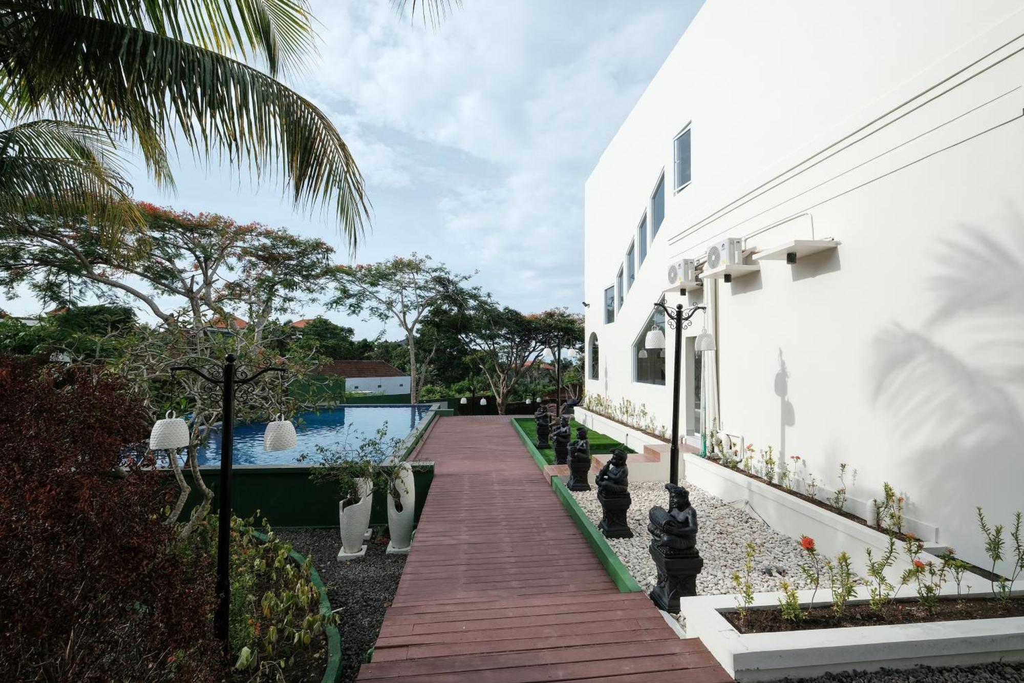 Flamingo Aquila Hotel Badung  Exterior photo